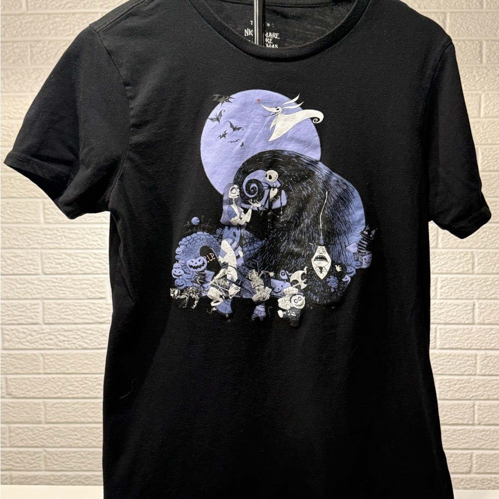 Nightmare Before Christmas‎ Black Graphic T-Shirt with Purple and White Design